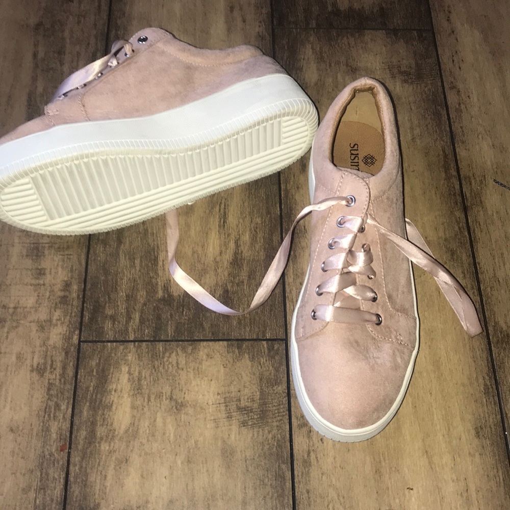 NWOT Susina Platform Sneakers